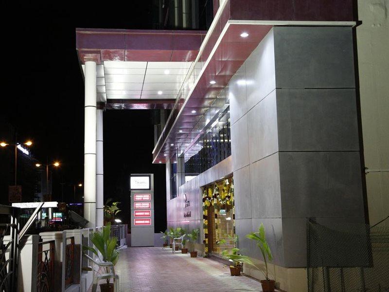 Hotel Poppys S.E.T Residency Kumbakonam Exterior foto