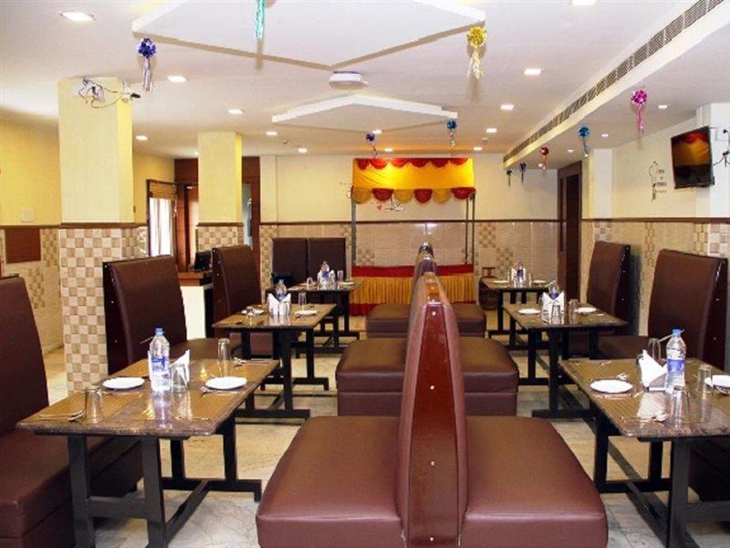 Hotel Poppys S.E.T Residency Kumbakonam Exterior foto