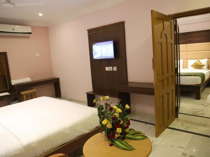 Hotel Poppys S.E.T Residency Kumbakonam Exterior foto