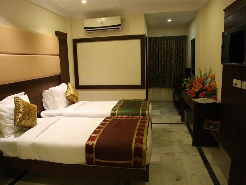 Hotel Poppys S.E.T Residency Kumbakonam Exterior foto