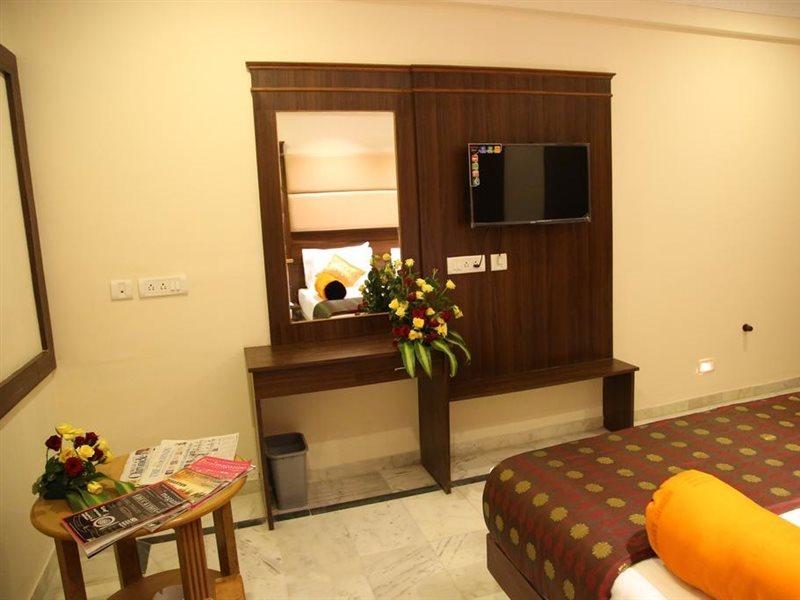 Hotel Poppys S.E.T Residency Kumbakonam Exterior foto