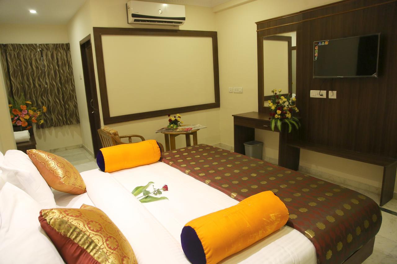 Hotel Poppys S.E.T Residency Kumbakonam Exterior foto