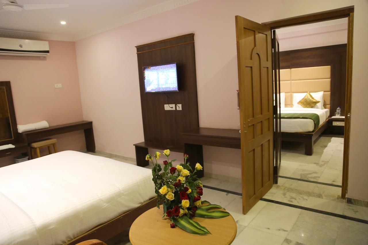 Hotel Poppys S.E.T Residency Kumbakonam Exterior foto